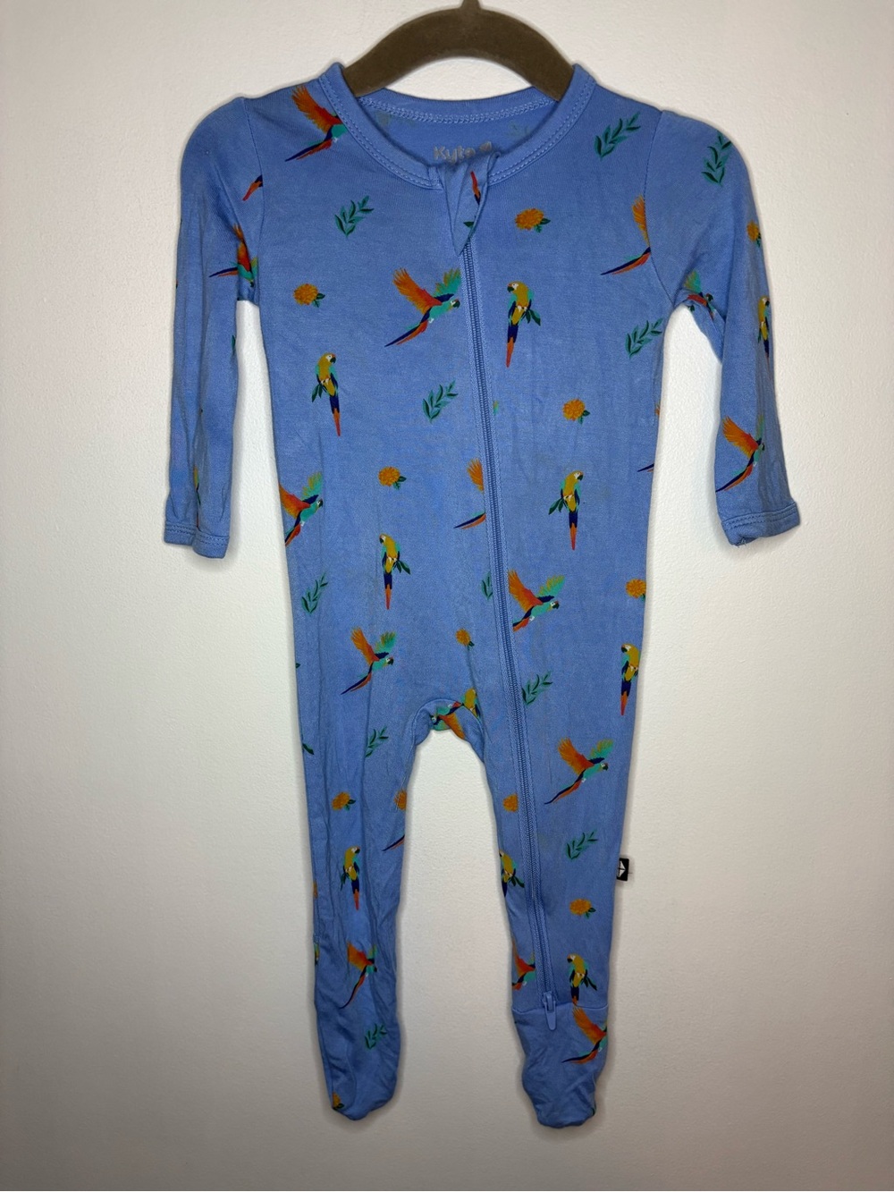 Kyte baby Blue Parrot Print One-Piece Pajamas